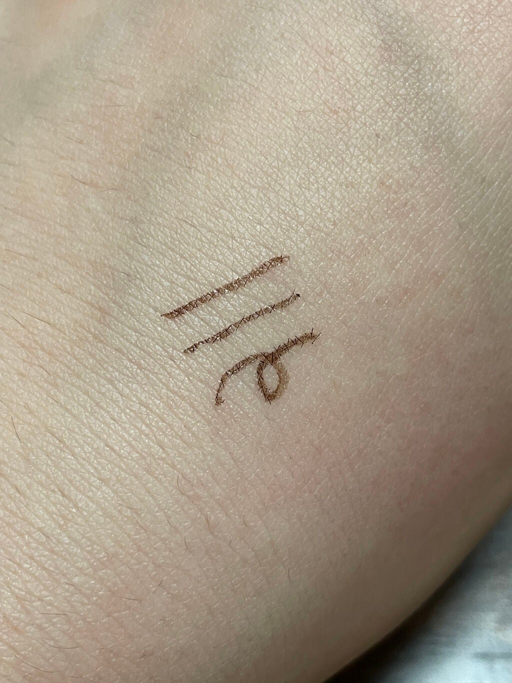 スキルレスライナー/LUMIURGLAS/リキッドアイライナーを使ったクチコミ(2枚目)