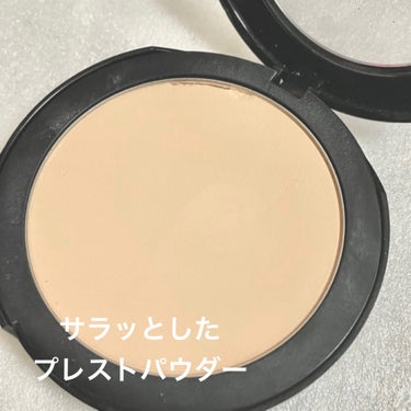 REVLON カラーステイ プレスト パウダー Nのクチコミ「【レブロン カラーステイ プレストパウダー N】
☑️ライト820 使用
☑️¥1.980

.....」（2枚目）