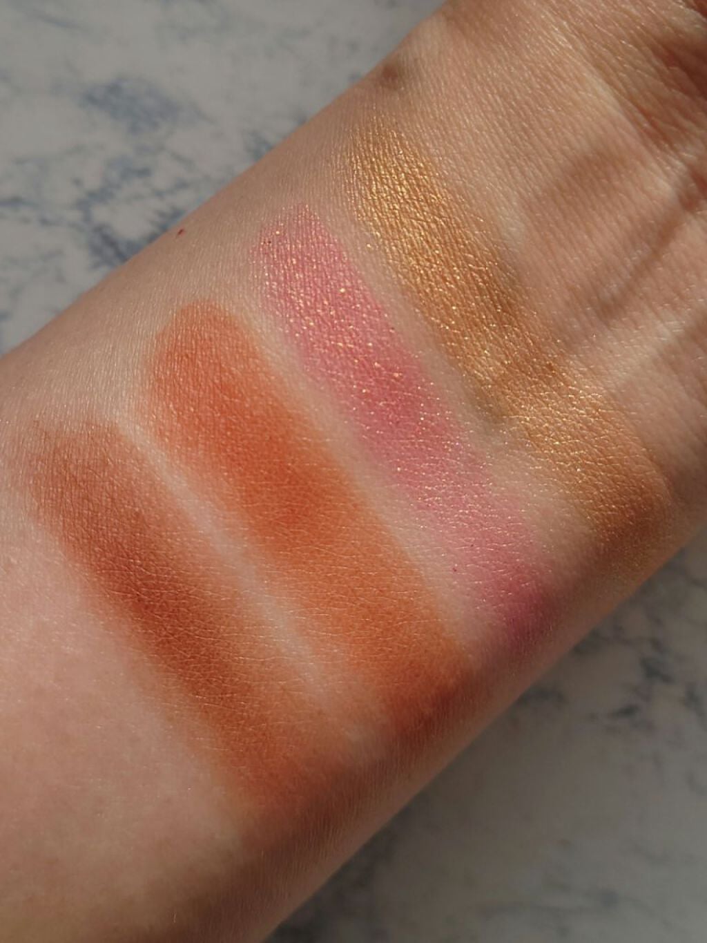 pressed powder palette/ColourPop/アイシャドウパレットを使ったクチコミ(4枚目)