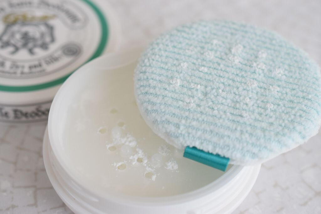 薬用さらさらデオドラントパウダー/デオナチュレ/デオドラント・制汗剤を使ったクチコミ(3枚目)