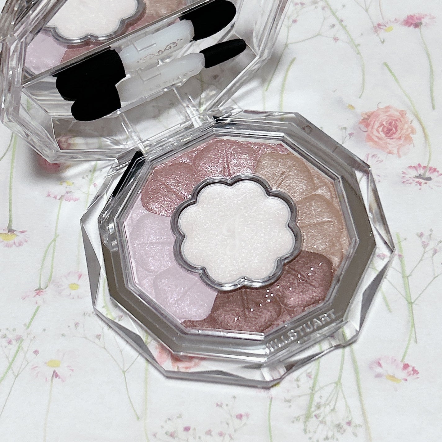 ジルスチュアート ブルームクチュール アイズ/JILL STUART/アイシャドウパレットを使ったクチコミ(1枚目)