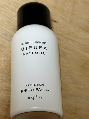 MIEUFA　ミーファ フレグランスUVスプレー マグノリア

髪の日焼け防止に買いました！

SPF50+・PA++++だし、マグノリアの華やかな香りでとてもいい匂いです😆
ベタベタもしないし、体にも