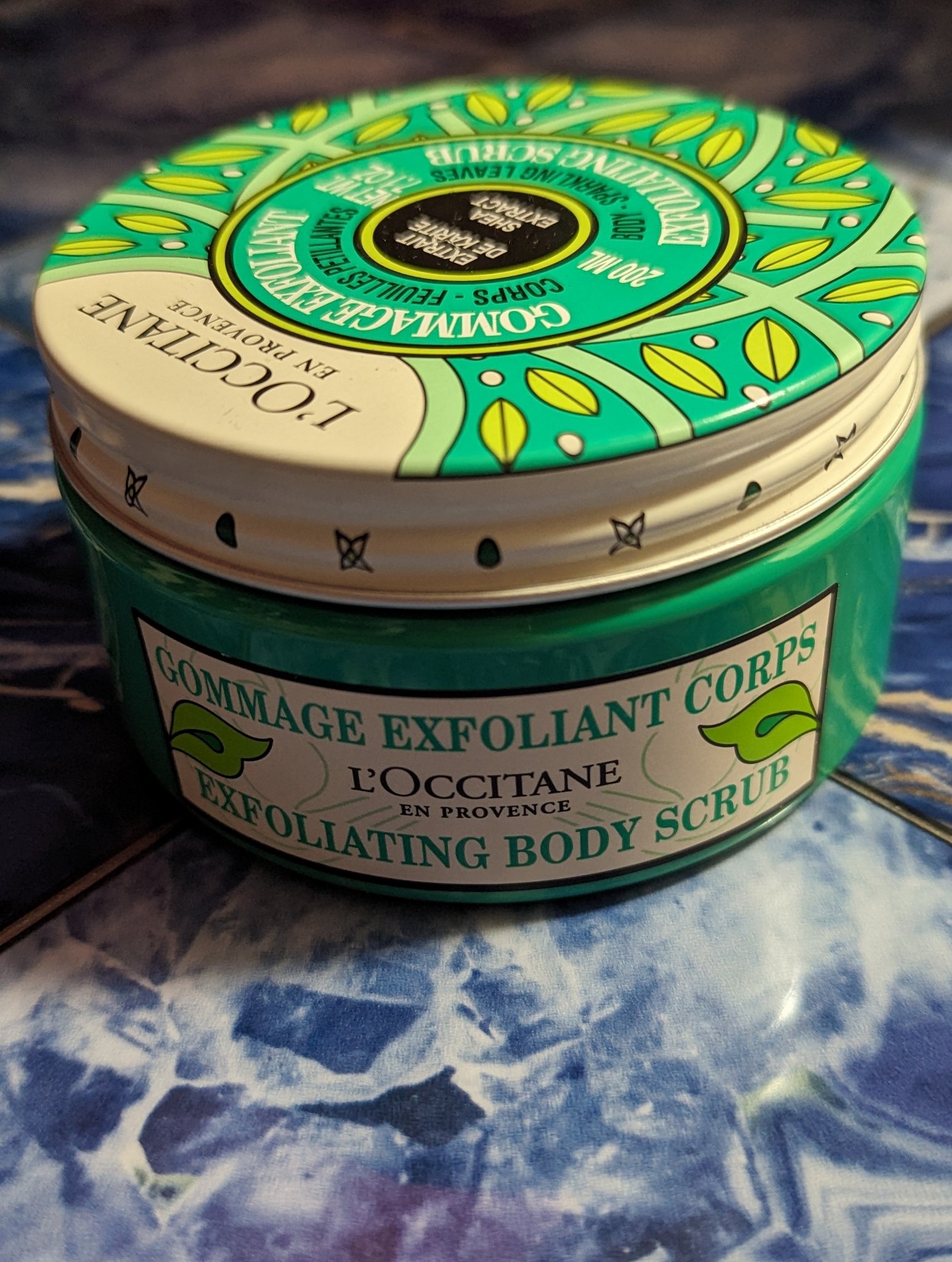 スパークリングリーフ シア コンポートスクラブ/L'OCCITANE/ボディスクラブを使ったクチコミ（2枚目）