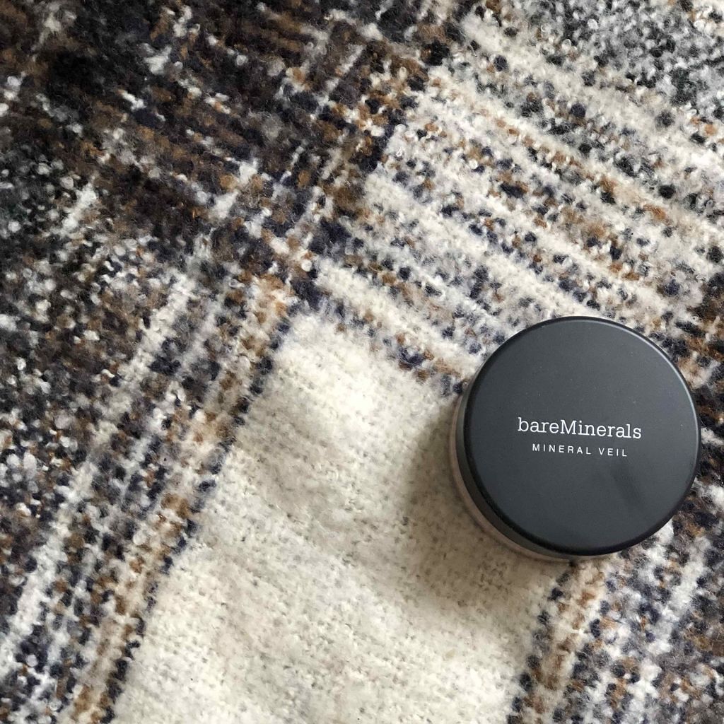 bareMinerals ミネラルベールのクチコミ「お粉のBB‼️

これで肌のアラを隠してくれるのかしら？本当にBBなの？と、めちゃくちゃ疑って.....」（1枚目）