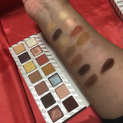 クリスマスホリデーコレクション/Kylie Cosmetics/アイシャドウパレットを使ったクチコミ(2枚目)