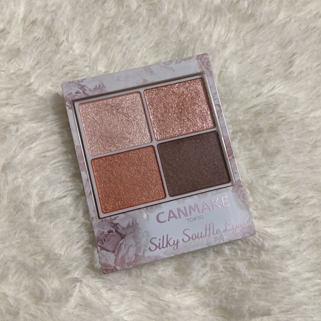 ✅ CANMAKE   
　　シルキースフレアイズ
　　07  ネクタリンオレンジ

大人気でわたしも大好きなシルキースフレアイズの新色です！
左上は桜貝みたいなピンクにシルバーラメ
黄みオレンジにピンクのラメ
左下はオレンジにゴールドパー