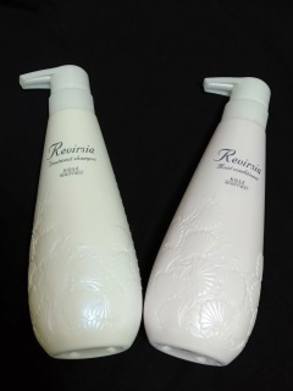 リヴァーシア モイストコンディショナーＮのクチコミ「白くて緩いテクスチャー。　フレッシュフローラルのほのかに甘く華やかな香り。

なめらかに洗.....」（1枚目）