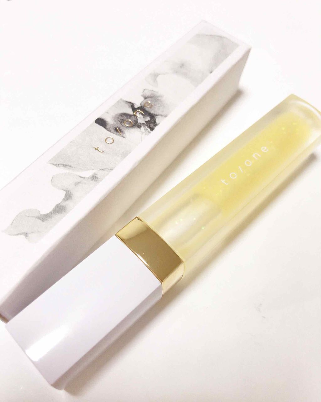 トーン ペタル エッセンス グロス/to/one/リップグロスを使ったクチコミ(1枚目)