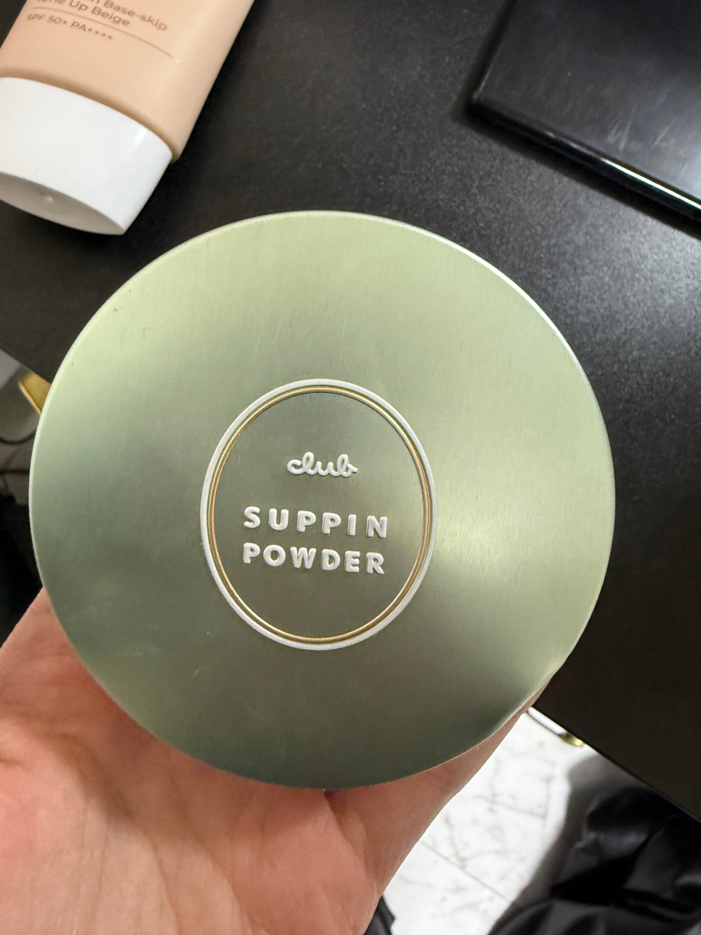 すっぴんパウダーC ホワイトフローラルブーケの香り/クラブ/プレストパウダーを使ったクチコミ(1枚目)