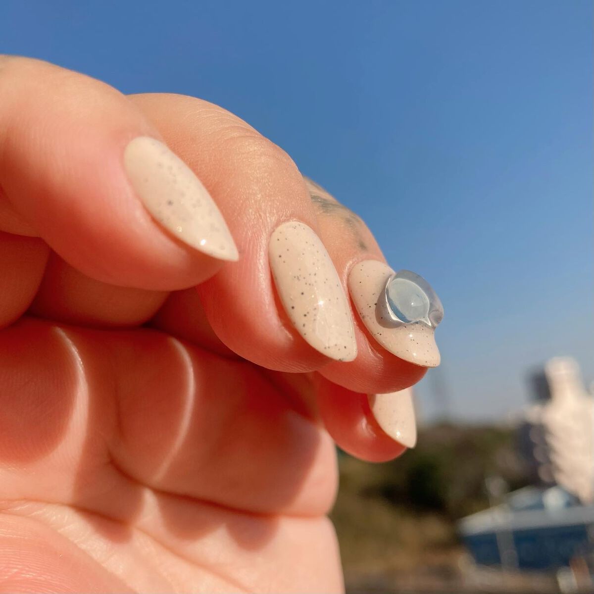 つけ爪やさん \MUU/ on LIPS 「ネイルチップという事を忘れますNewDesign💕.薬指には紫..」(2枚目)