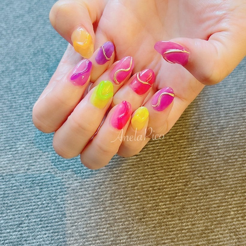 mamico on LIPS 「*お客様ネイル💅✨agehanailsの新色と、kokoist..」(1枚目)