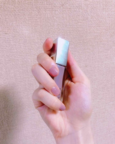 〝RMK ネイルポリッシュ　エレガントモーヴ〟


一目惚れして初めて購入したデパコスネイル💅


太陽光と室内光で色の見え方が変わって見えるお色です✨



ピンクと紫の中間みたいな、なんともいえない