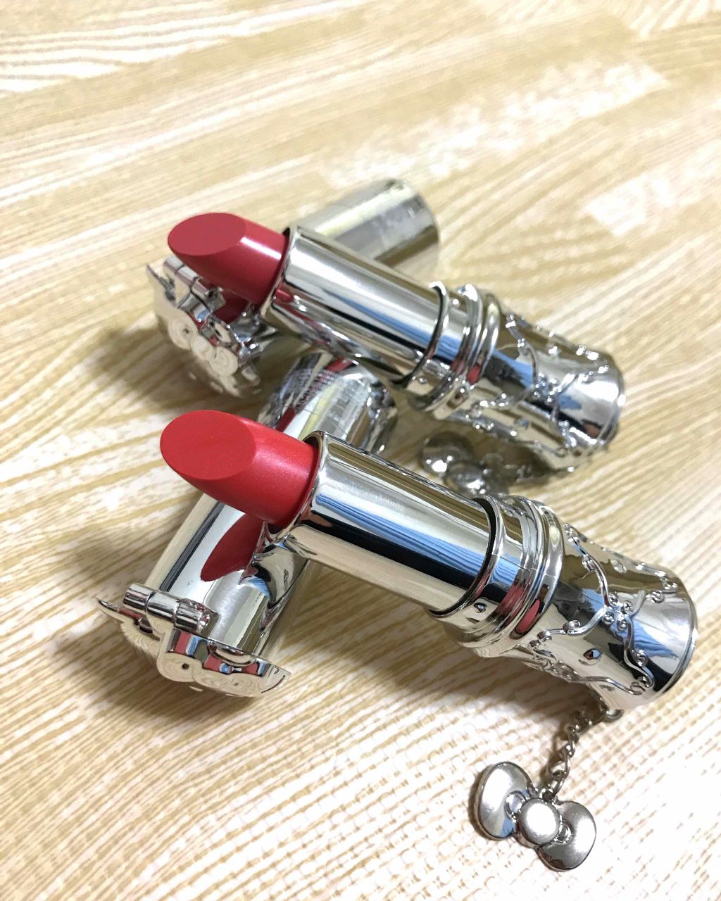 ハローキティ モイスチュアライジング リップスティック