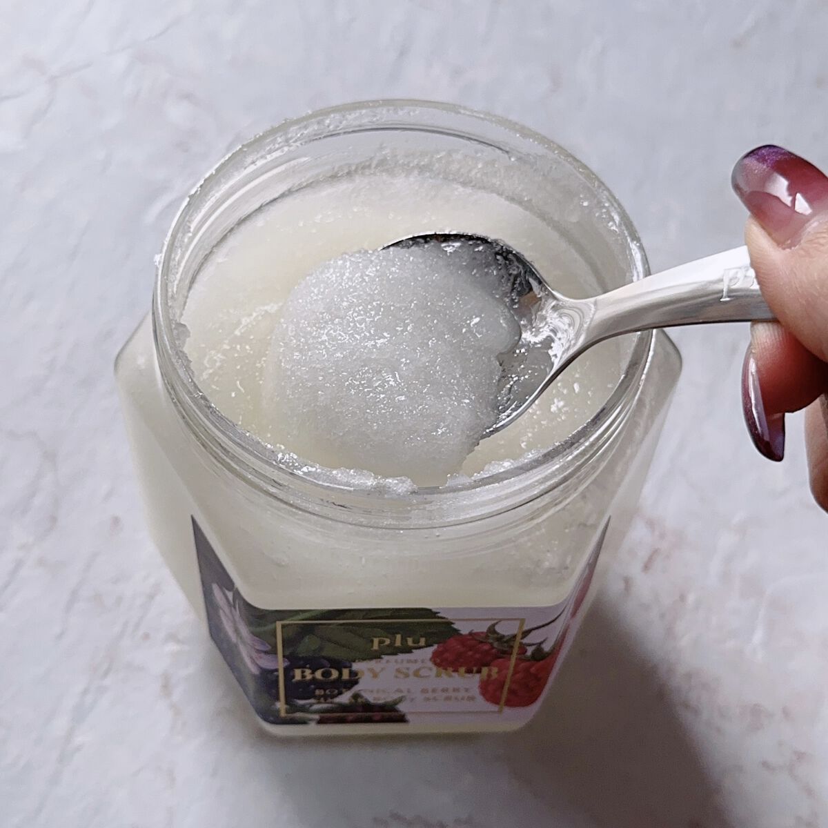 パヒュームドボディスクラブ ボタニカルベリー/plu/ボディスクラブを使ったクチコミ（2枚目）