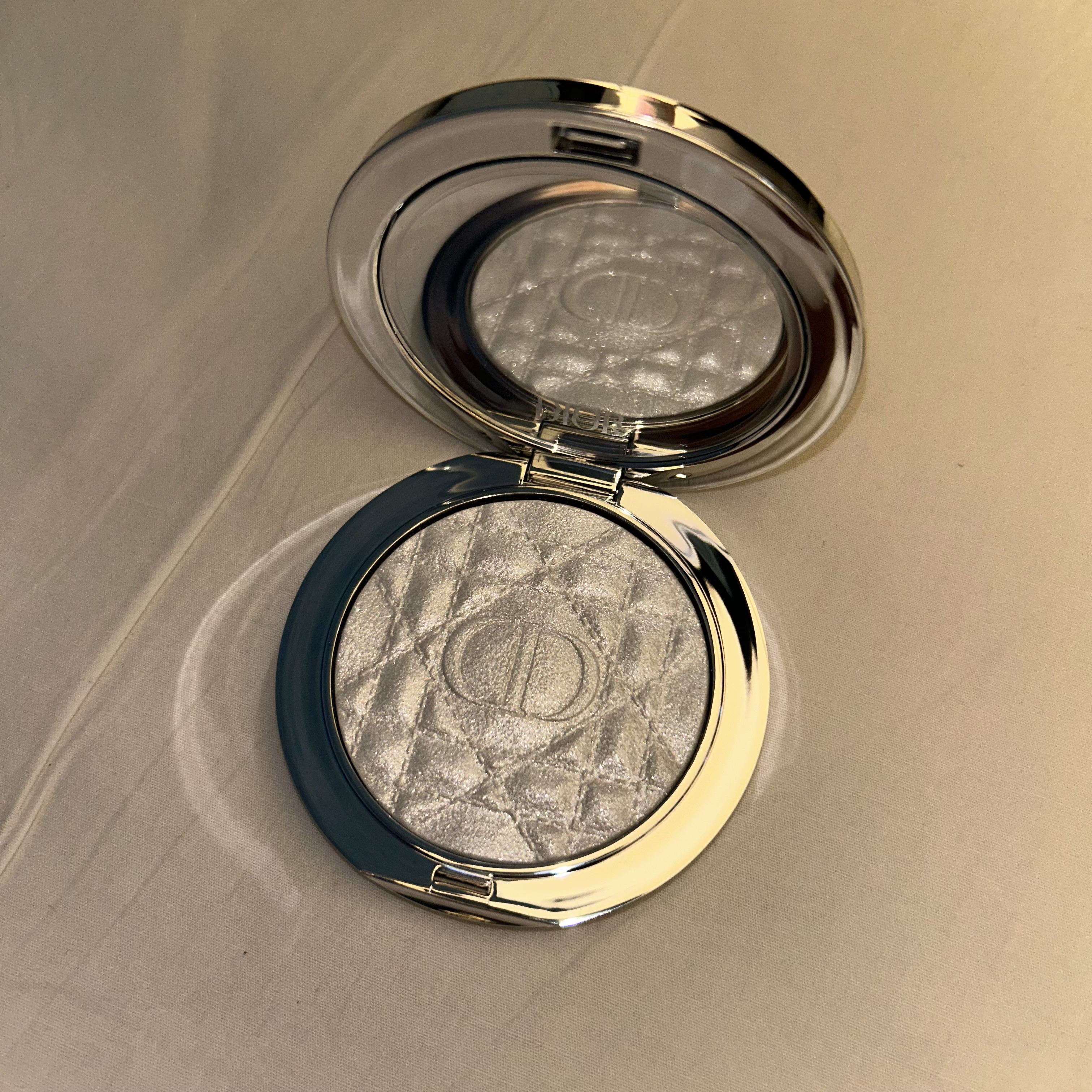 ディオールスキン フォーエヴァー グロウ ルミナイザー/Dior/ハイライトを使ったクチコミ（2枚目）