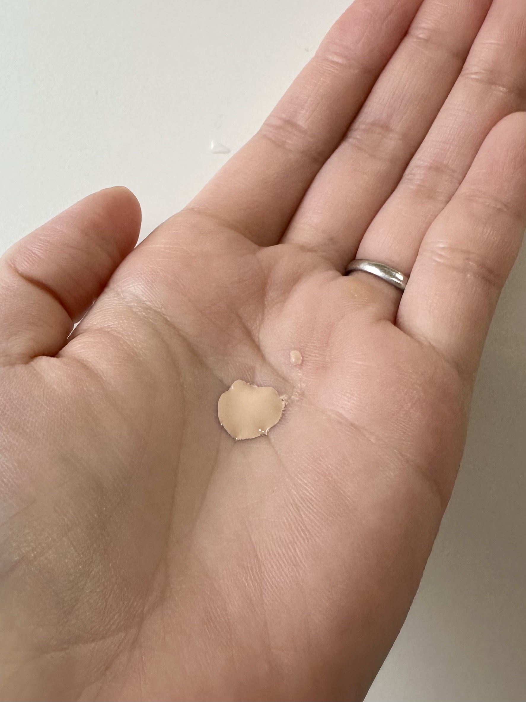 リンクルケア＆ホワイトニング ハイエンディストファンデーション/ハダメキミライ/リキッドファンデーションを使ったクチコミ（2枚目）