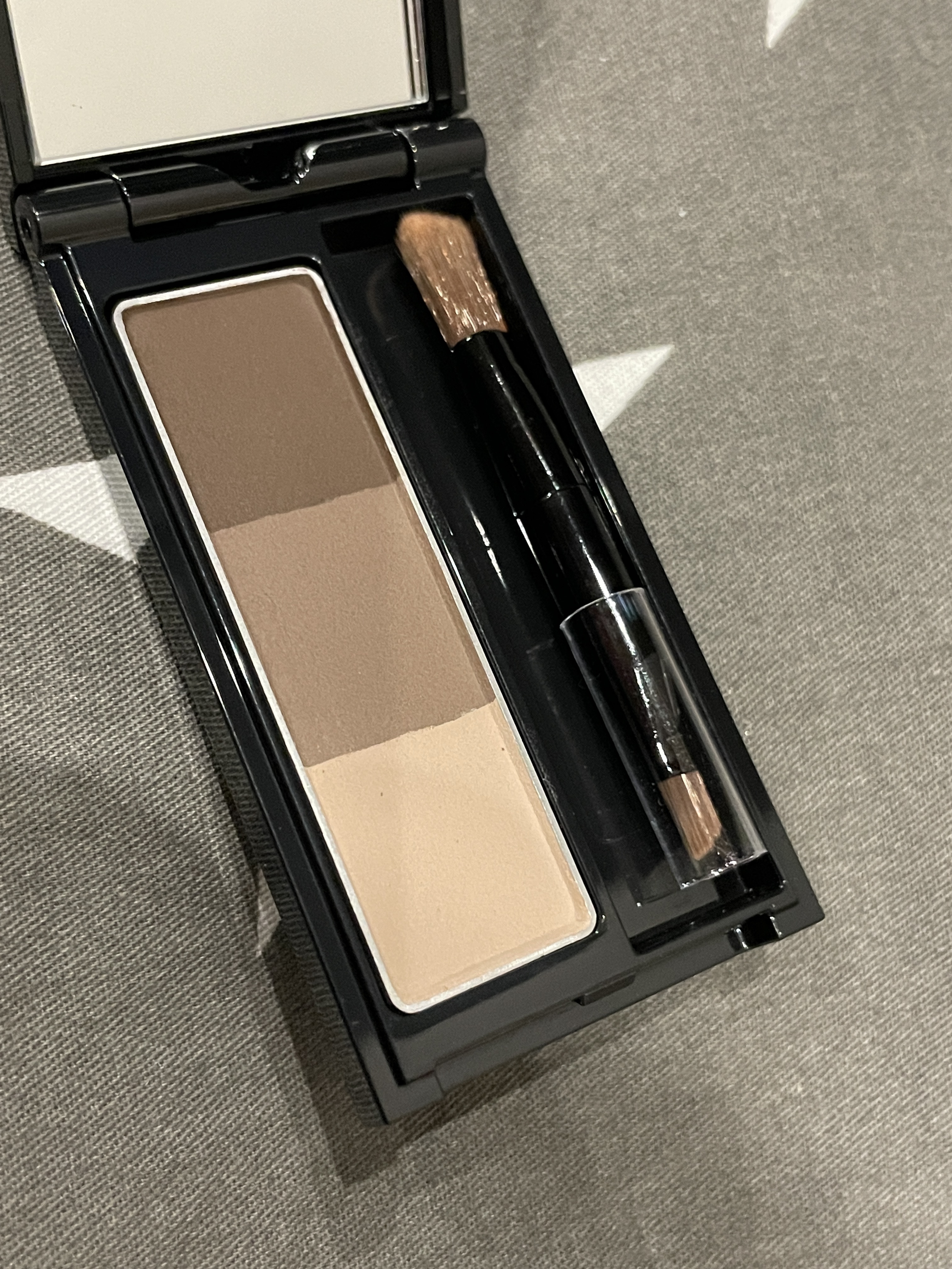 ケイト デザイニングアイブロウ3D/KATE/パウダーアイブロウを使ったクチコミ（2枚目）