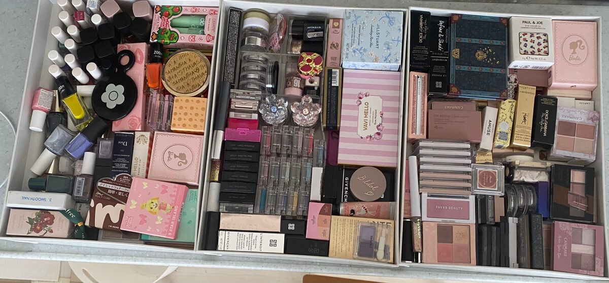 ぷぅぴぃ《紫コス部💜💗》 on LIPS 「リビングにある私のコスメ収納1部⭐️#RUさまからのリクエスト..」(5枚目)