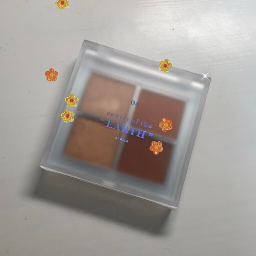 she on LIPS 「4U2 アイシャドウパレット #04 CENTEROFTHEE..」(1枚目)