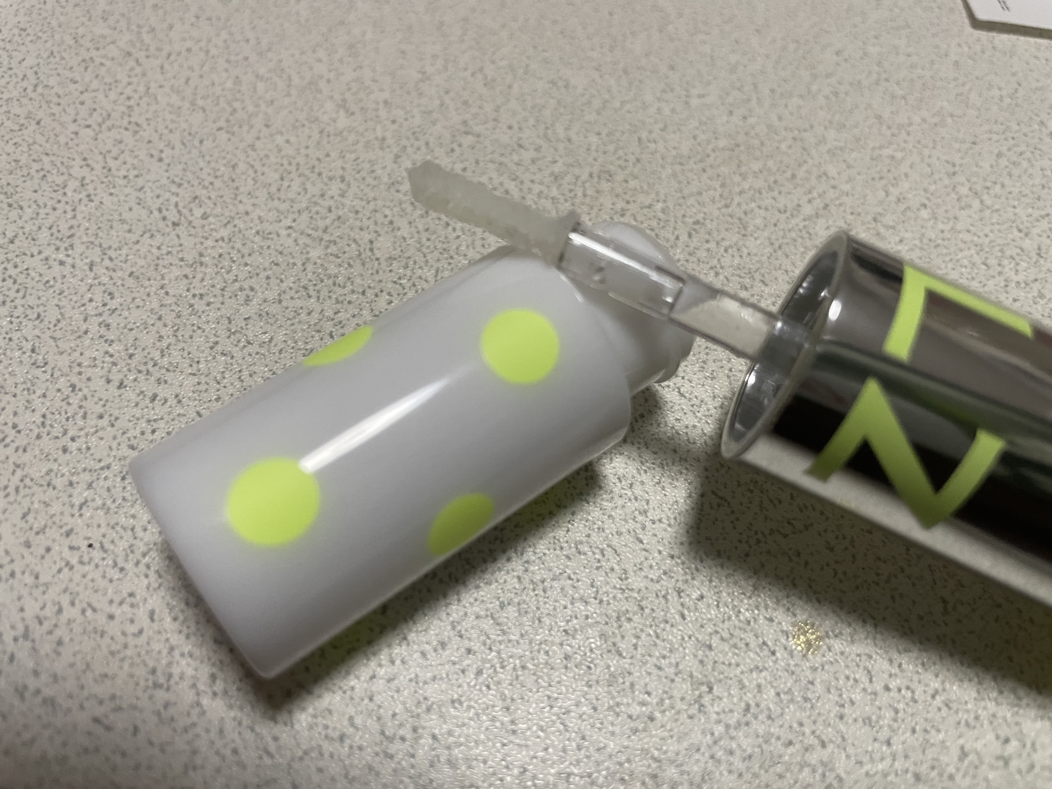 アゲ盛れグリッター 01 絶対主役道（ゼッタイシュヤクドウ）/ギャルズ コスメティックス/グリッターを使ったクチコミ（3枚目）