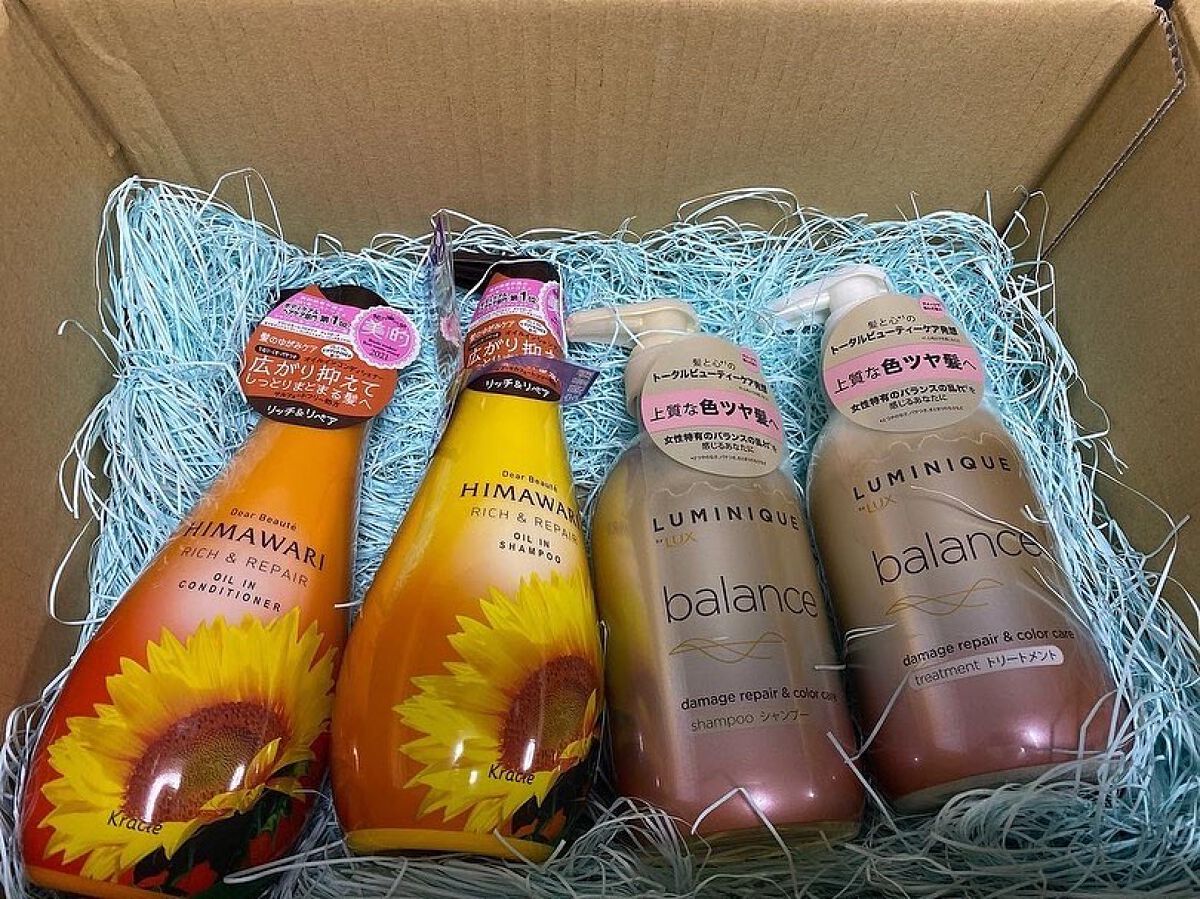 HR on LIPS 「うえたんからのクリスマスギフトBOXが届きました!こちらはウエ..」(1枚目)