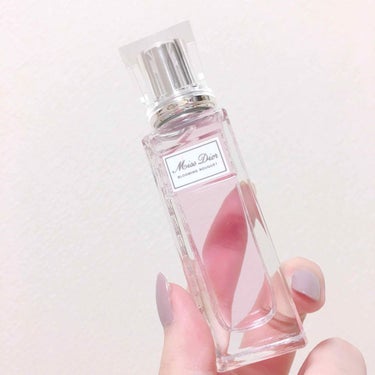 Ms，Dior 
ブルーミングブーケ(ロールタイプ)
4,320円


なによりロールタイプだから付けすぎて公害になることが無い！
小さくて持ち運びしやすい！
5000円以下でお得！
減りが少ない！

