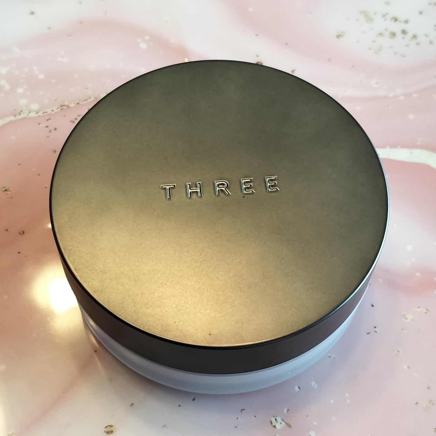 アドバンスドエシリアルスムースオペレーター ルースパウダー/THREE/ルースパウダーを使ったクチコミ(1枚目)