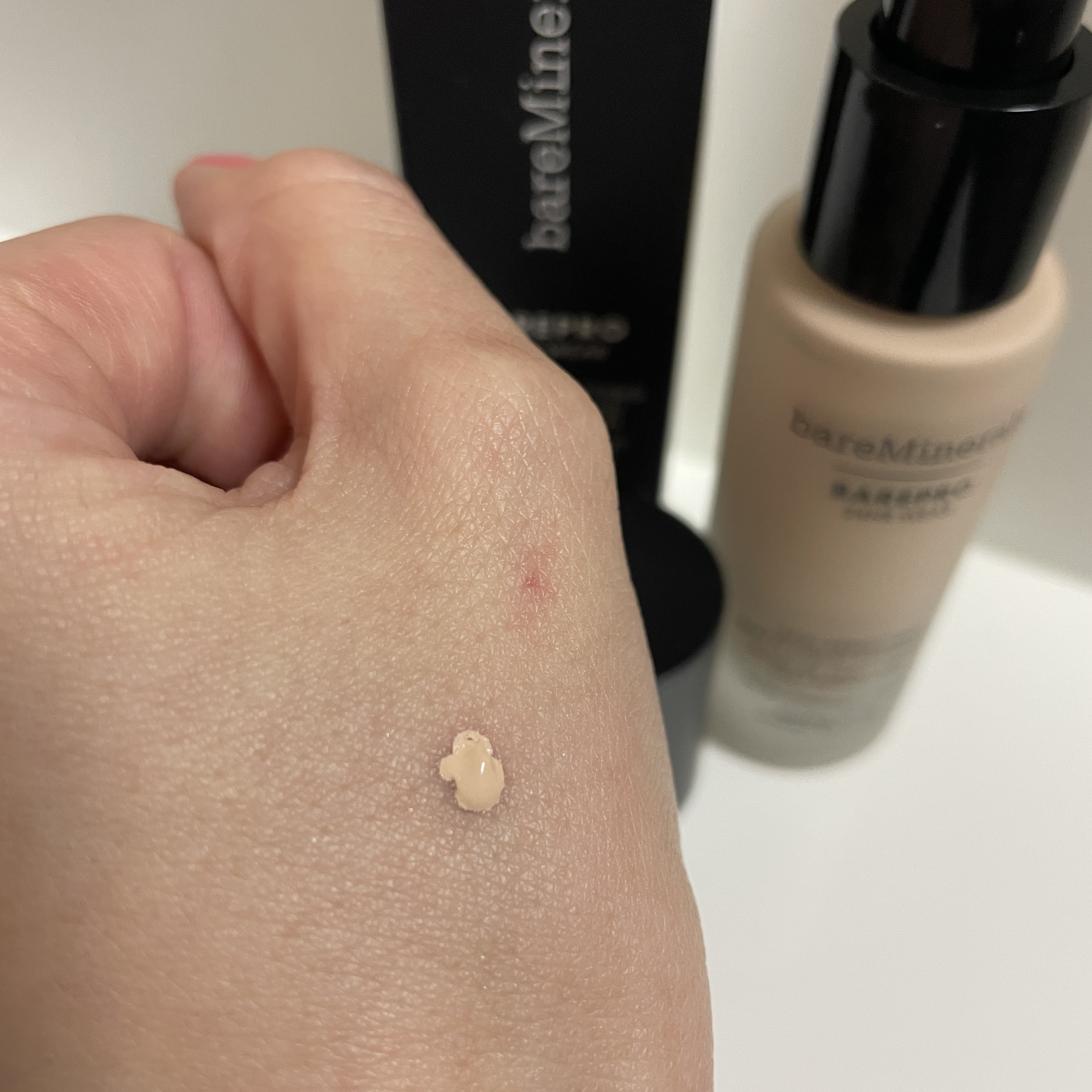 ベアプロ 24HR リキッド ファンデーション フェア 10 ニュートラル/bareMinerals/リキッドファンデーションを使ったクチコミ（2枚目）