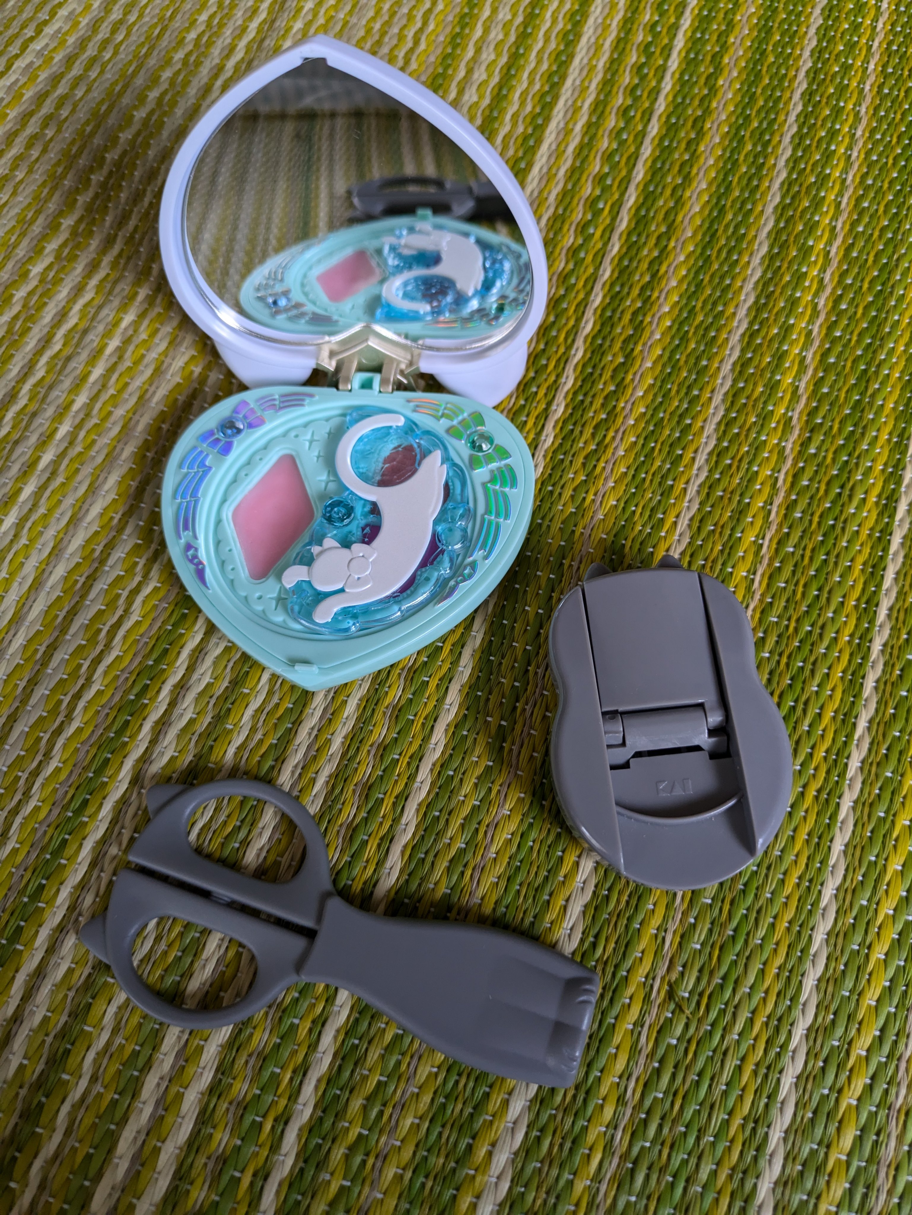 Pretty Holic シャイニーキャッツパクト/Pretty Holic/メイクアップキットを使ったクチコミ（3枚目）