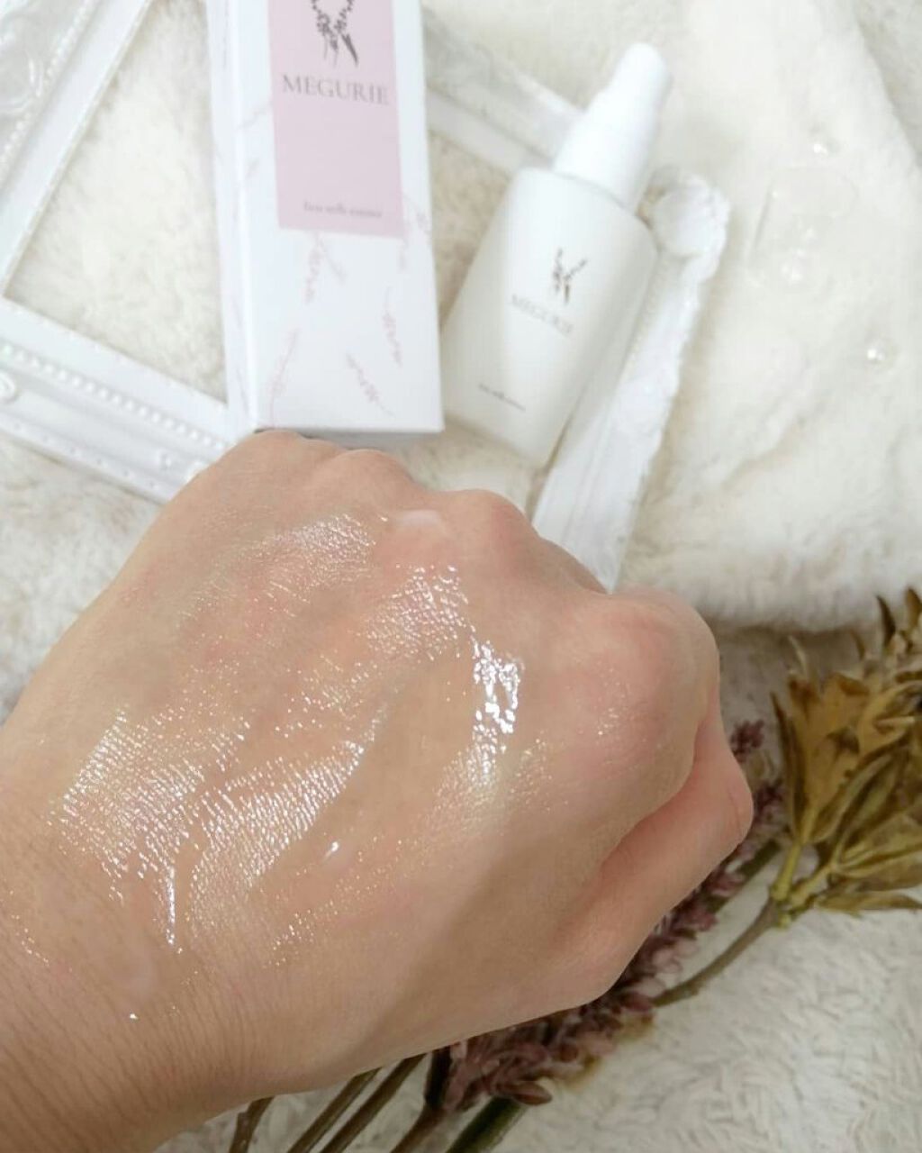 @megurie_official さんの
ファーストミルクエッセンスを使ってるよ♪

和漢の力でお肌と心を巡りへ導くスキンケアだよ☆

スキンケアしながらストレスケアも期待できるんだって(*^^*)❣️

私は産後から原因不明の色々な不調