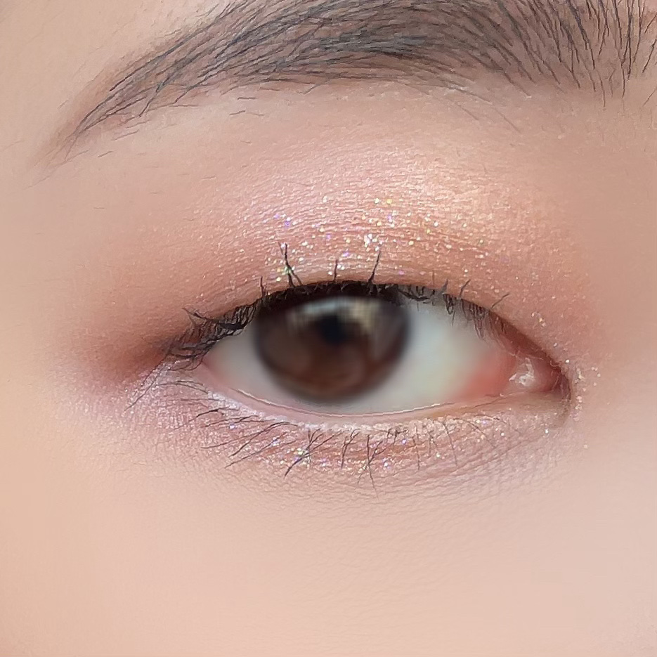 グリッタープリズム リキッド No.1 GRAVITY  TOPPER/MISSHA/グリッターを使ったクチコミ（3枚目）