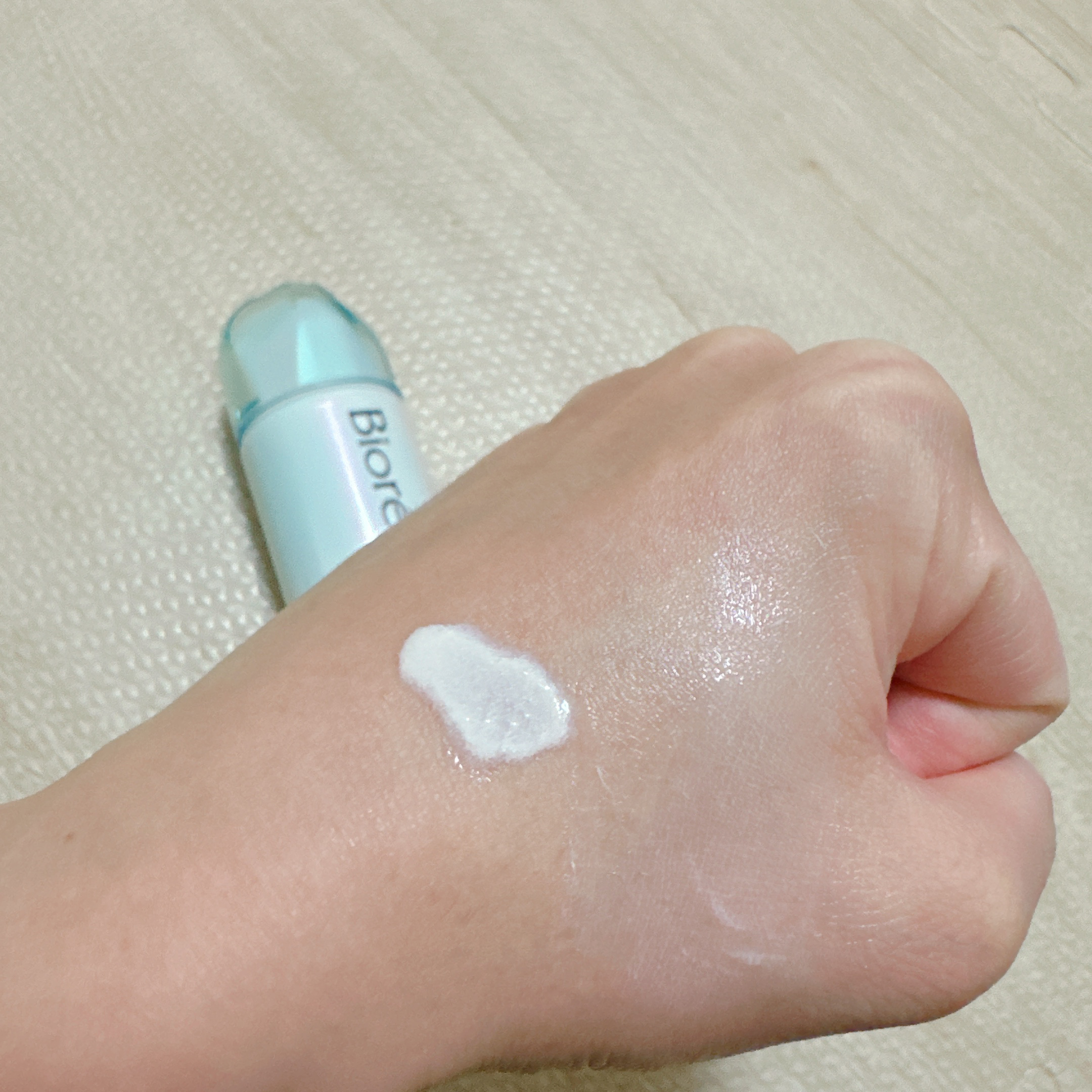 ビオレUV　アクアリッチ　アクアハイライトローション（水層ハイライトUV）/ビオレ/日焼け止めローションを使ったクチコミ（3枚目）