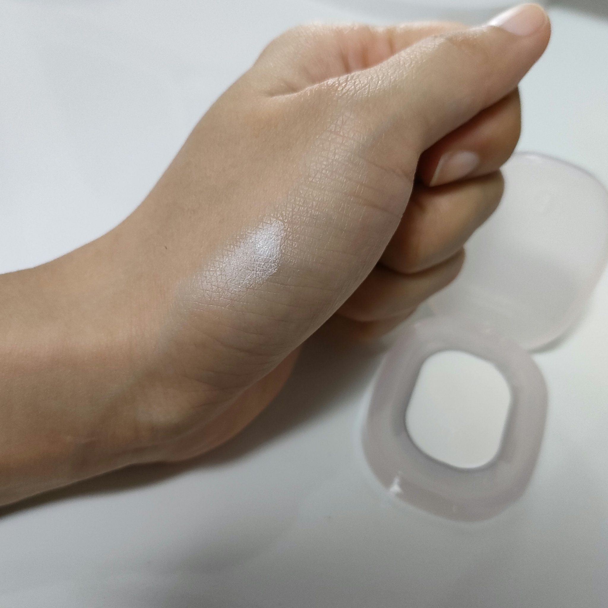 プレフィットイン＆アウトコンシーラー 001 White/Ameli/クリームコンシーラーを使ったクチコミ（2枚目）