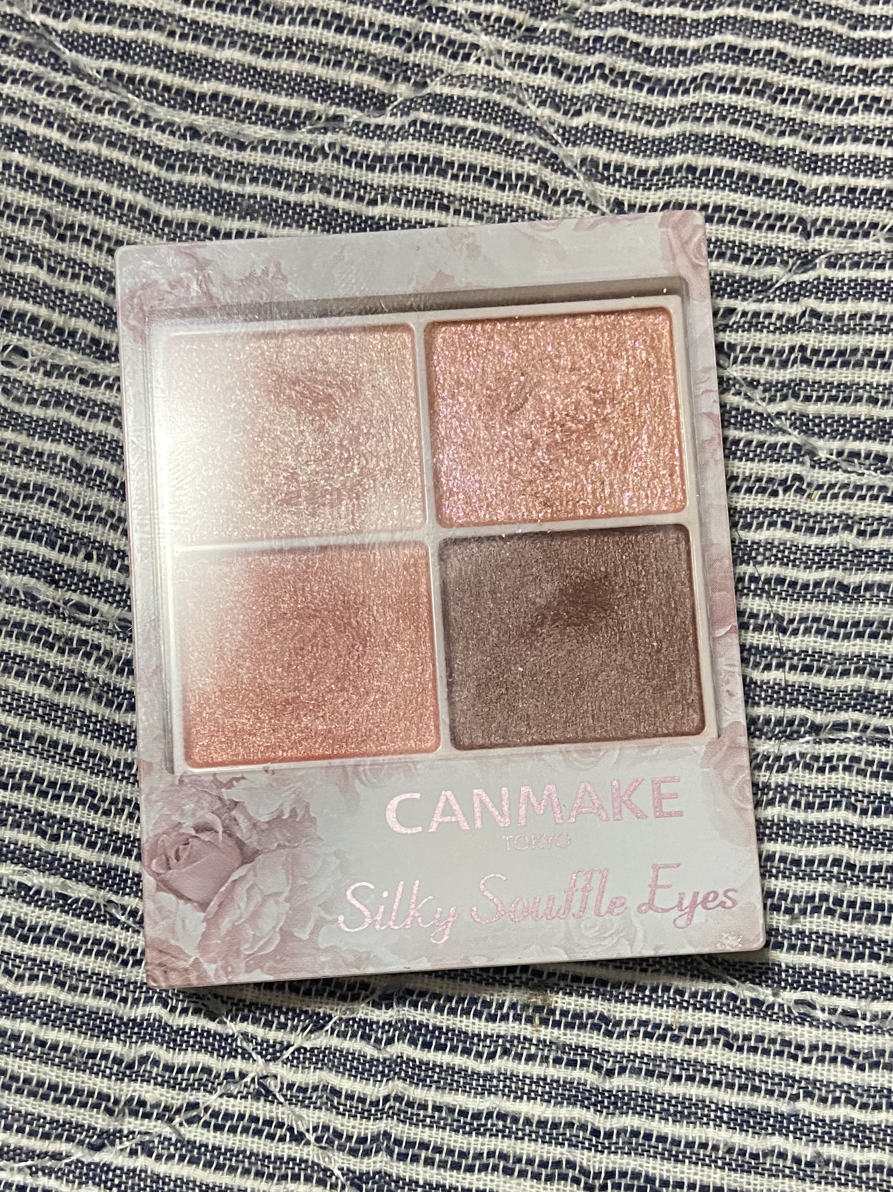 使ってみて良かったコスメ✨

キャンメイク　シルキースフレアイズ　07　ネクタリンオレンジ

これめっちゃ可愛いんですよ！！！
しかも夏向け✨今の時期めっちゃ合う🥺
左上のカラーもいいけど、右上と左下のオレンジカラーがまた良き💙
左下の