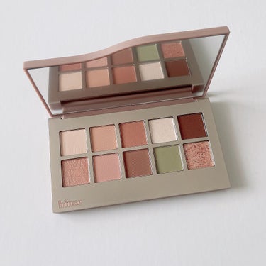 hince

NEW DEPTH EYESHADOW PALETTE
03 LIKE A SCENE

以前からあるパレットは悩んで購入するまでいかなかったのですが、新しく2色追加され衝動買いした03番