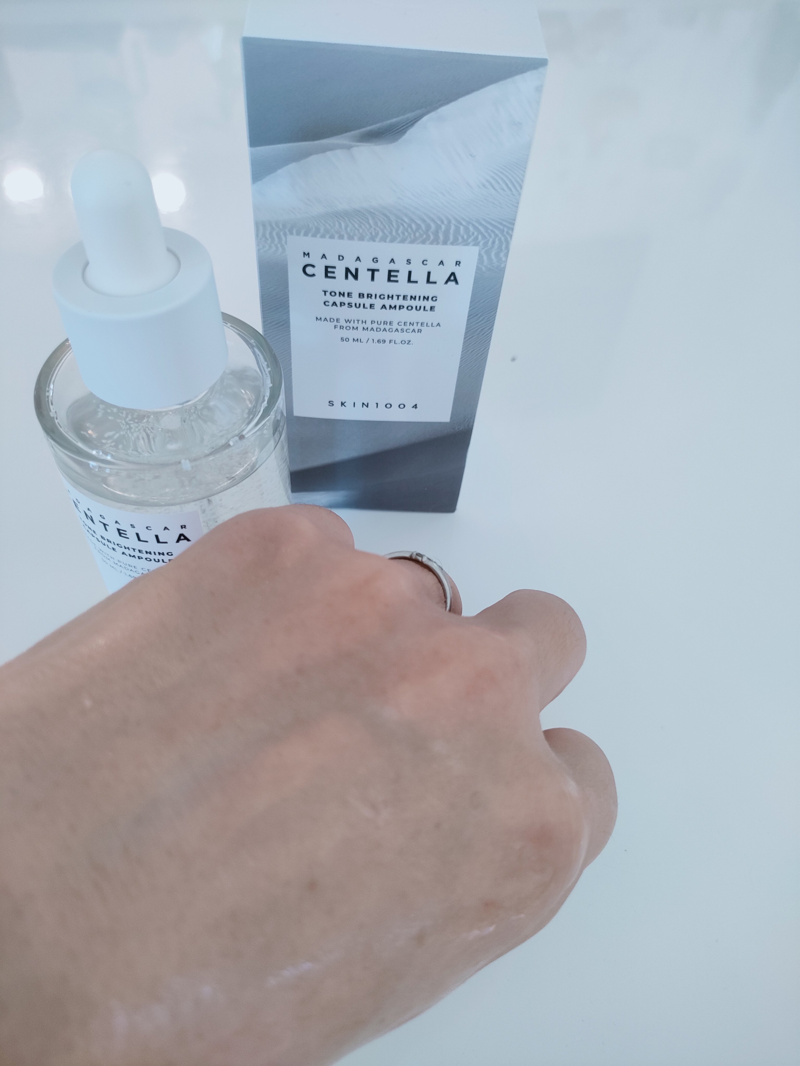 トーンブライトニング カプセルアンプル/SKIN1004/美容液を使ったクチコミ（2枚目）