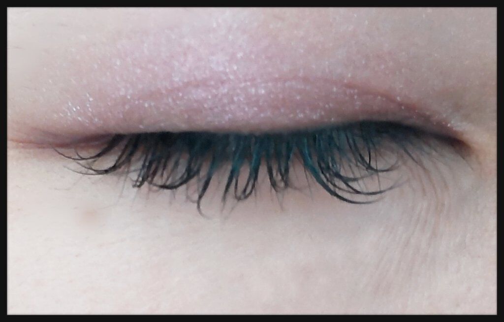 B.A カラーズ コレクティッド カラースティック アイカラー/B.A/スティックアイシャドウを使ったクチコミ（2枚目）