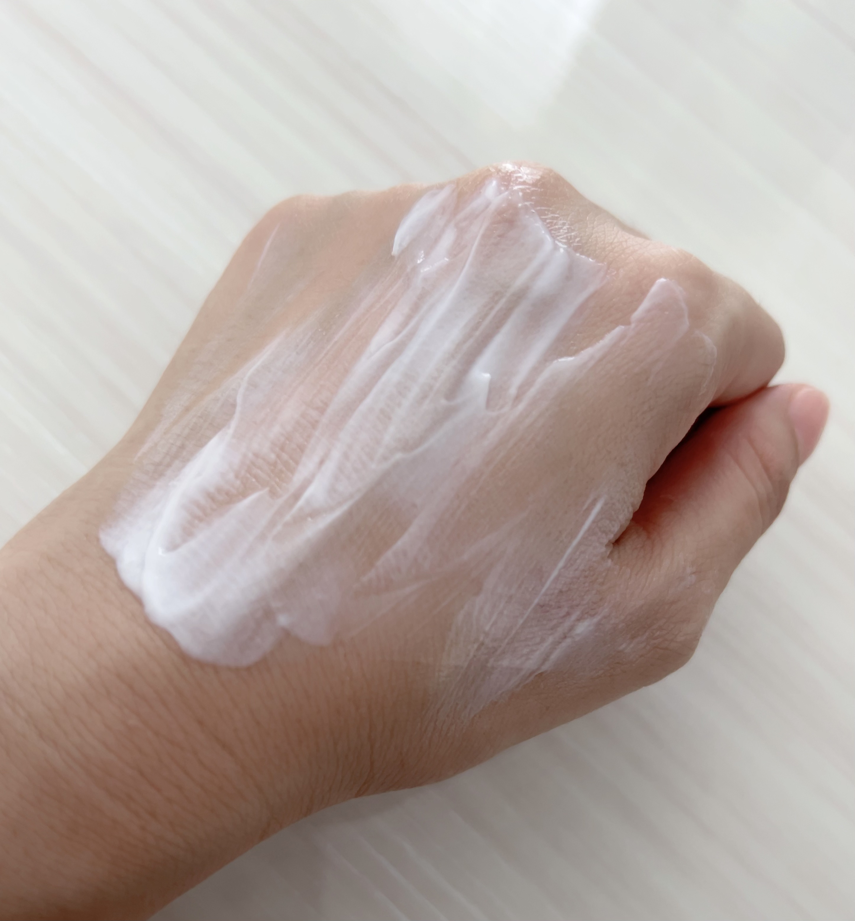 エッセンシャル フェイス&ボディクリーム/ロベクチン/フェイスクリームを使ったクチコミ（3枚目）