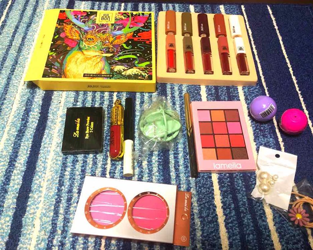 まる on LIPS 「化粧品の福袋(*'▽'*)全部合わせて1880円❗️安いから不..」(1枚目)