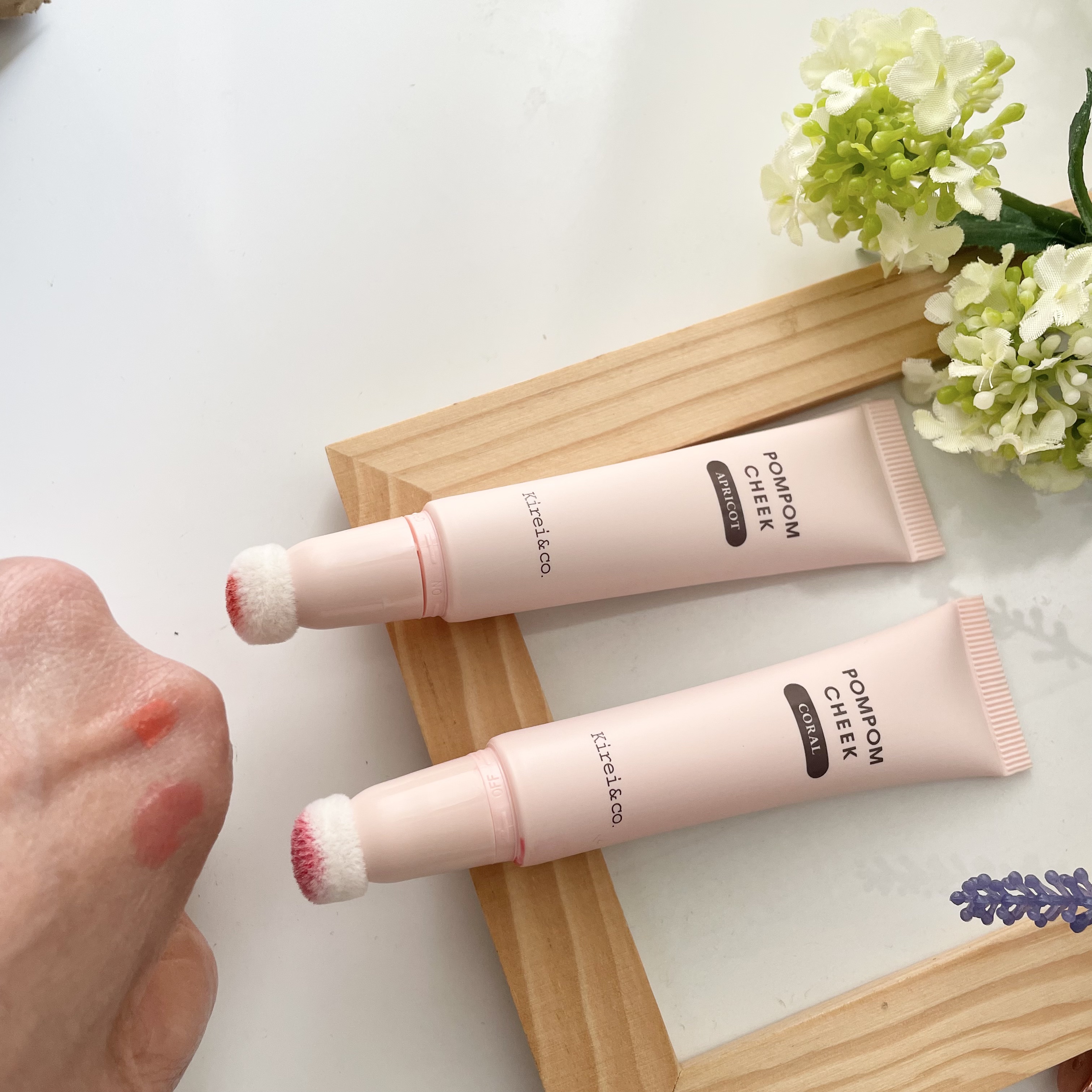 キラキラポムポムチーク L3 アプリコット/Kirei&co./リキッドチークを使ったクチコミ（3枚目）