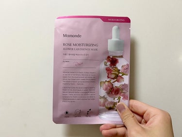 Mamonde Flower Lab Essence Maskのクチコミ「❤️mamondeローズマスク❤️
.
.
mamonde
Rose moisturizing.....」（1枚目）