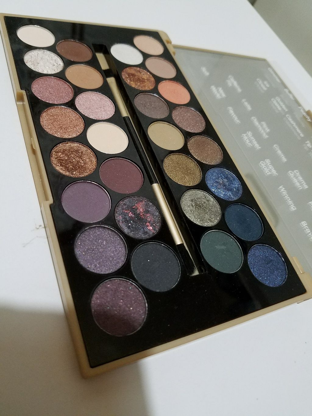 30アイシャドウパレット フォーチュンフェイバーズ ザブレイブ/MAKEUP REVOLUTION/アイシャドウパレットを使ったクチコミ(2枚目)