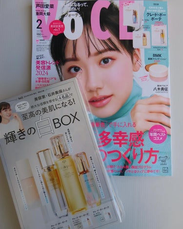 \VOCE２月号付録/
石井美保さまの白BOXにしました🎁

憧れのコスメを雑誌の付録で試せるのって嬉しい

@cledepeaubeaute ライン使いできるのがメインなのかもだけど
私的には rmk