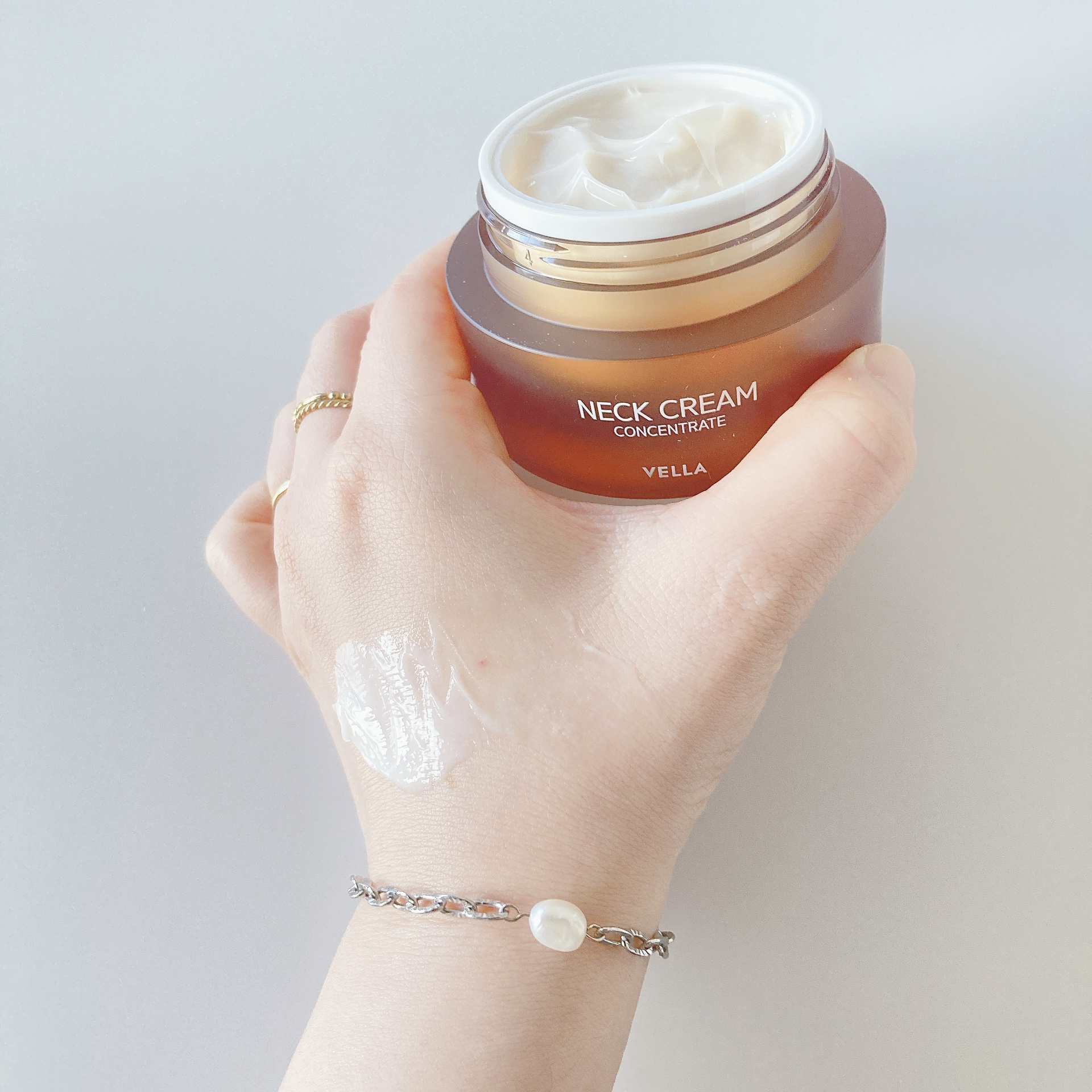 コンセントレートネッククリーム/VELLA/ネック・デコルテケアを使ったクチコミ（2枚目）
