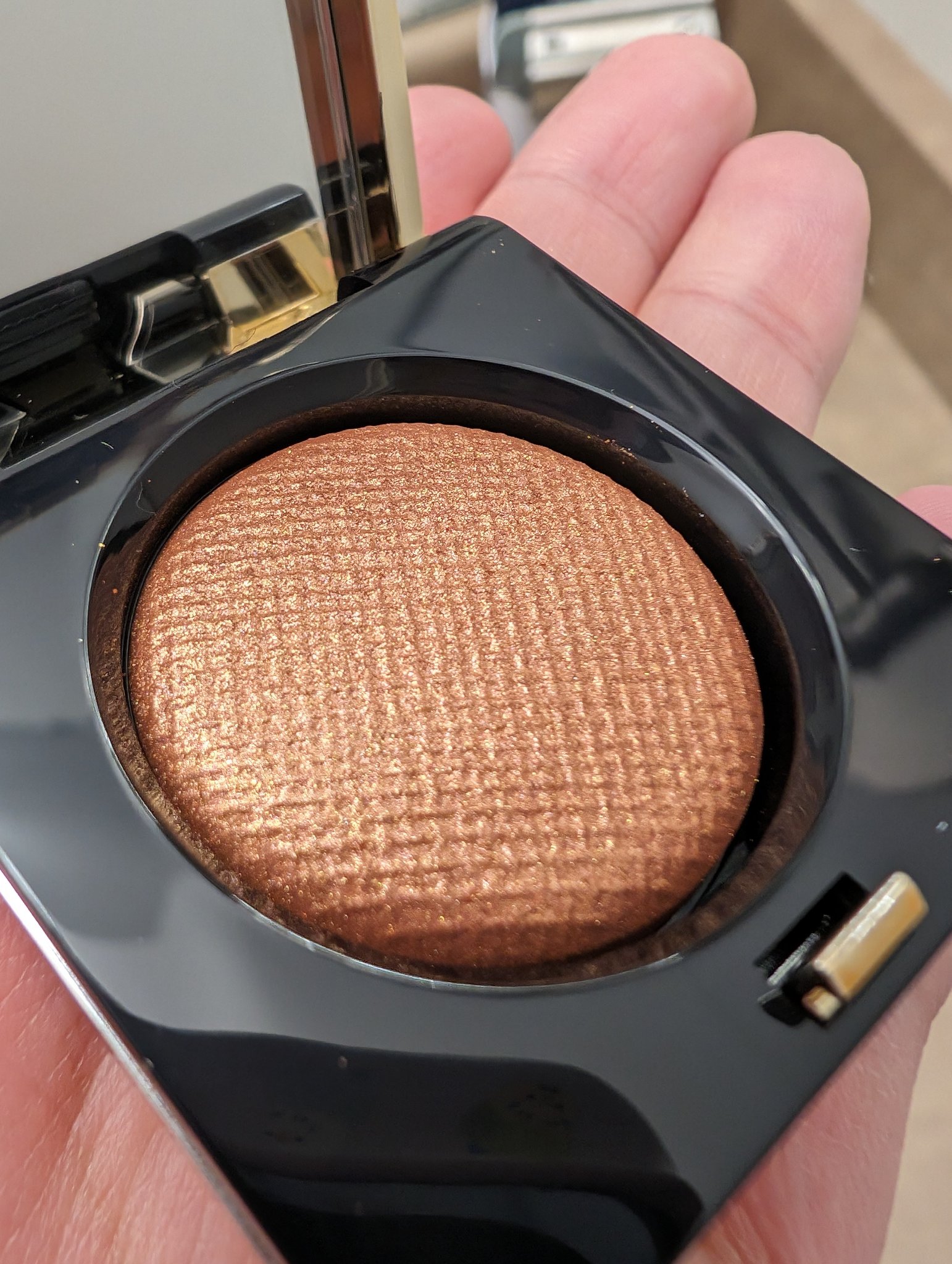 リュクスアイシャドウ 01 ヒートレイ(リッチ メタル)/BOBBI BROWN/単色アイシャドウを使ったクチコミ（3枚目）