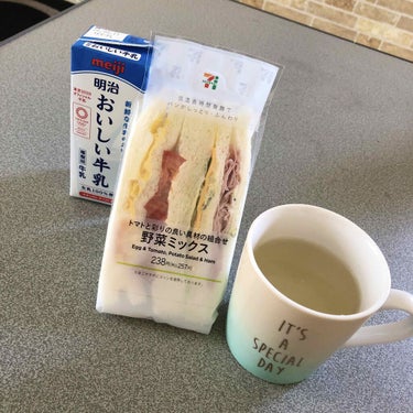 ダイエット生活〜
朝ご飯は白湯、野菜ミックスサンド、牛乳
よく噛むことを意識して食べます💪( ･᷅ὢ･᷄ 💪)