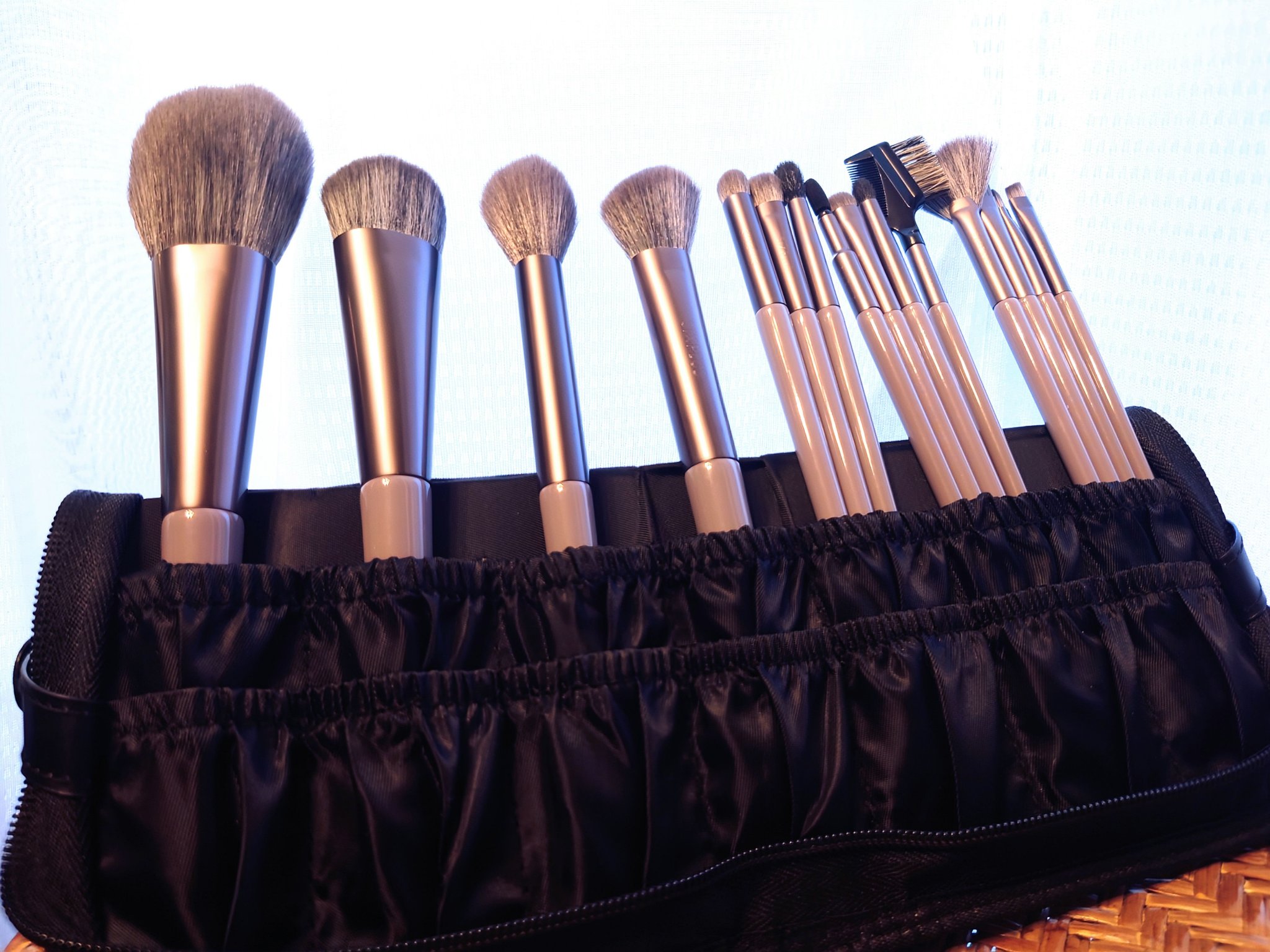 試してみた】SIXPLUS メイクブラシ15本セット SIXPLUSのリアルな