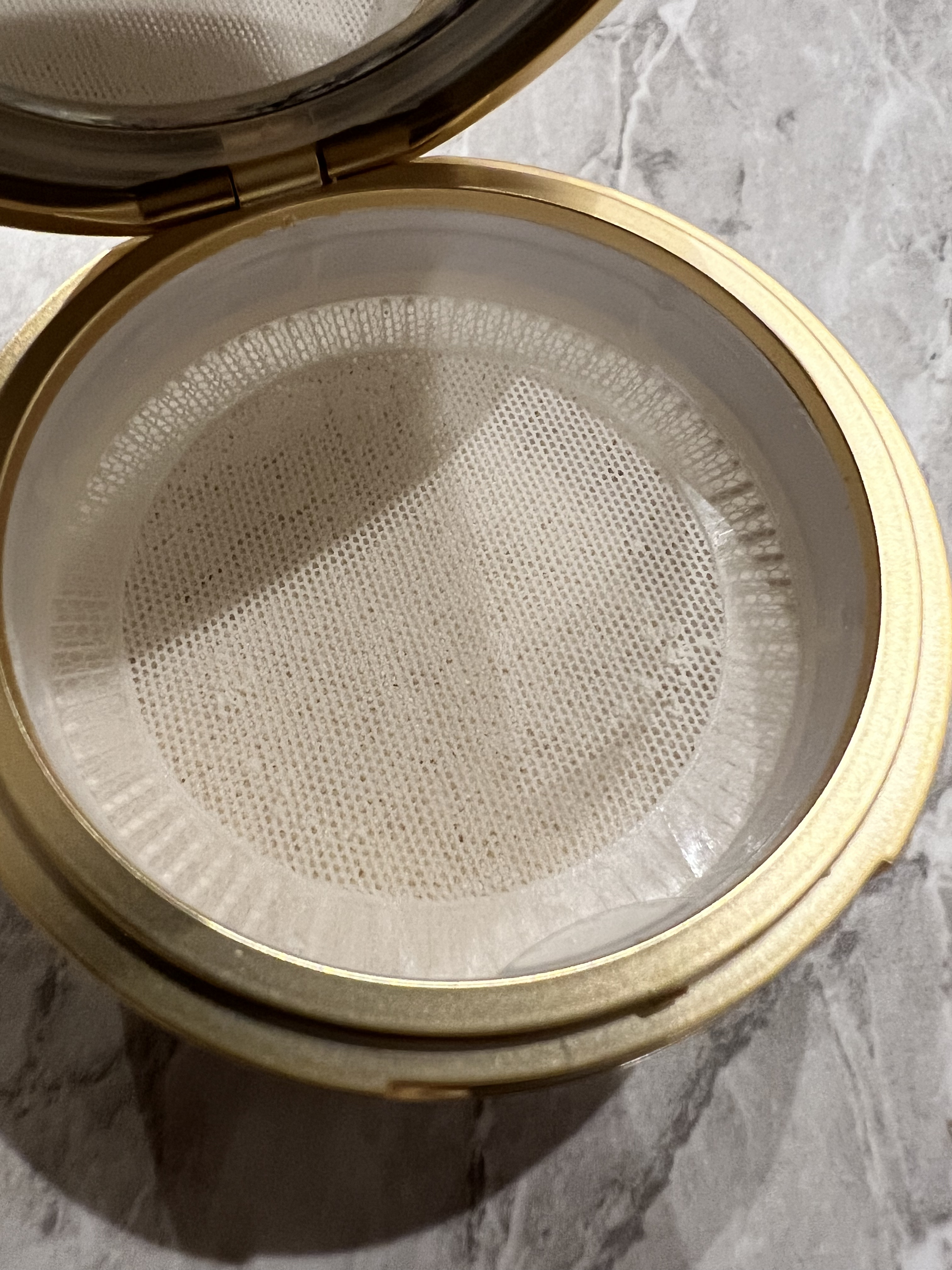 イルミネイトパウダー/Lekarka/ルースパウダーを使ったクチコミ（2枚目）