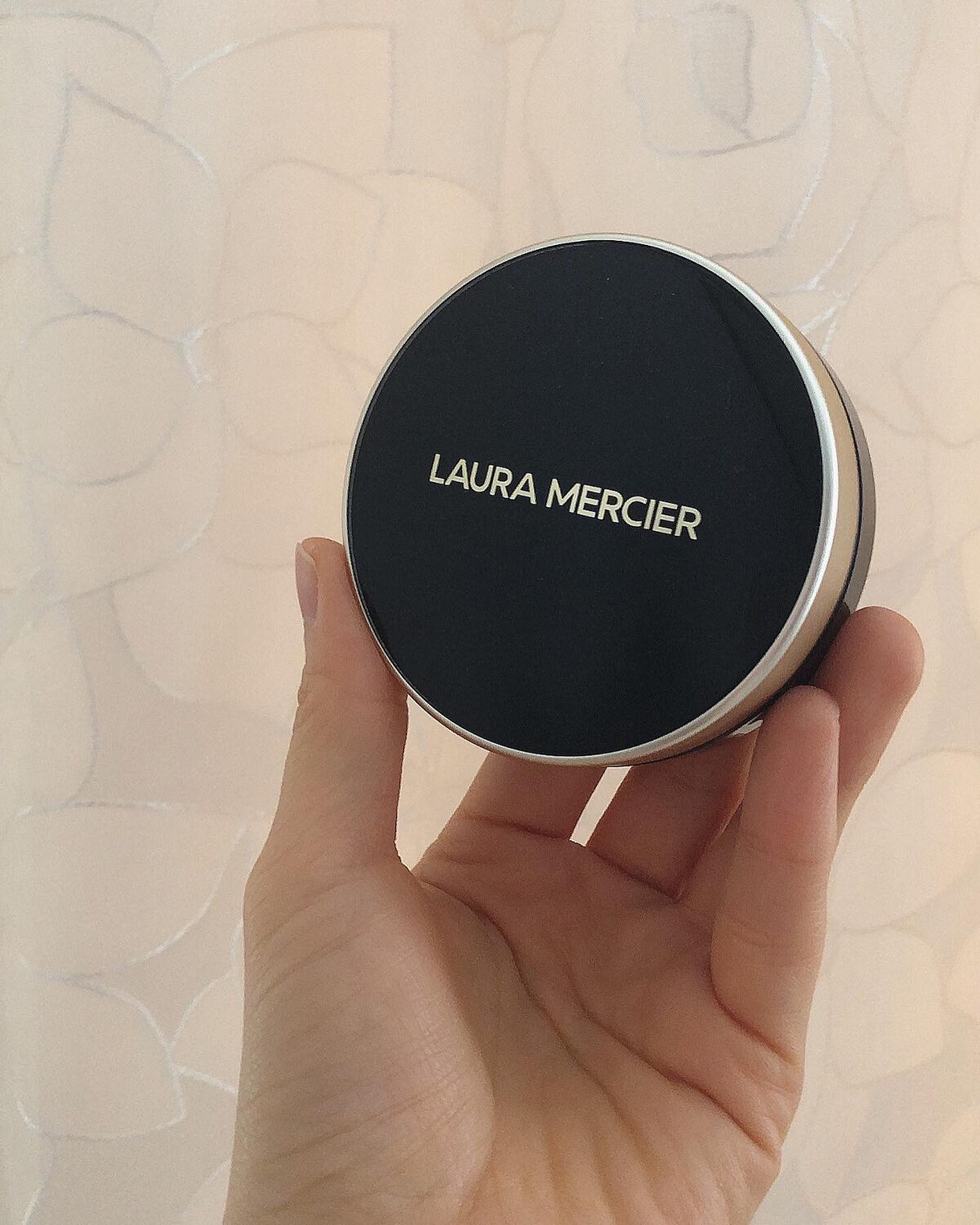 フローレス ルミエール ラディアンス パーフェクティング クッション/ローラ メルシエ/クッションファンデーションを使ったクチコミ（2枚目）