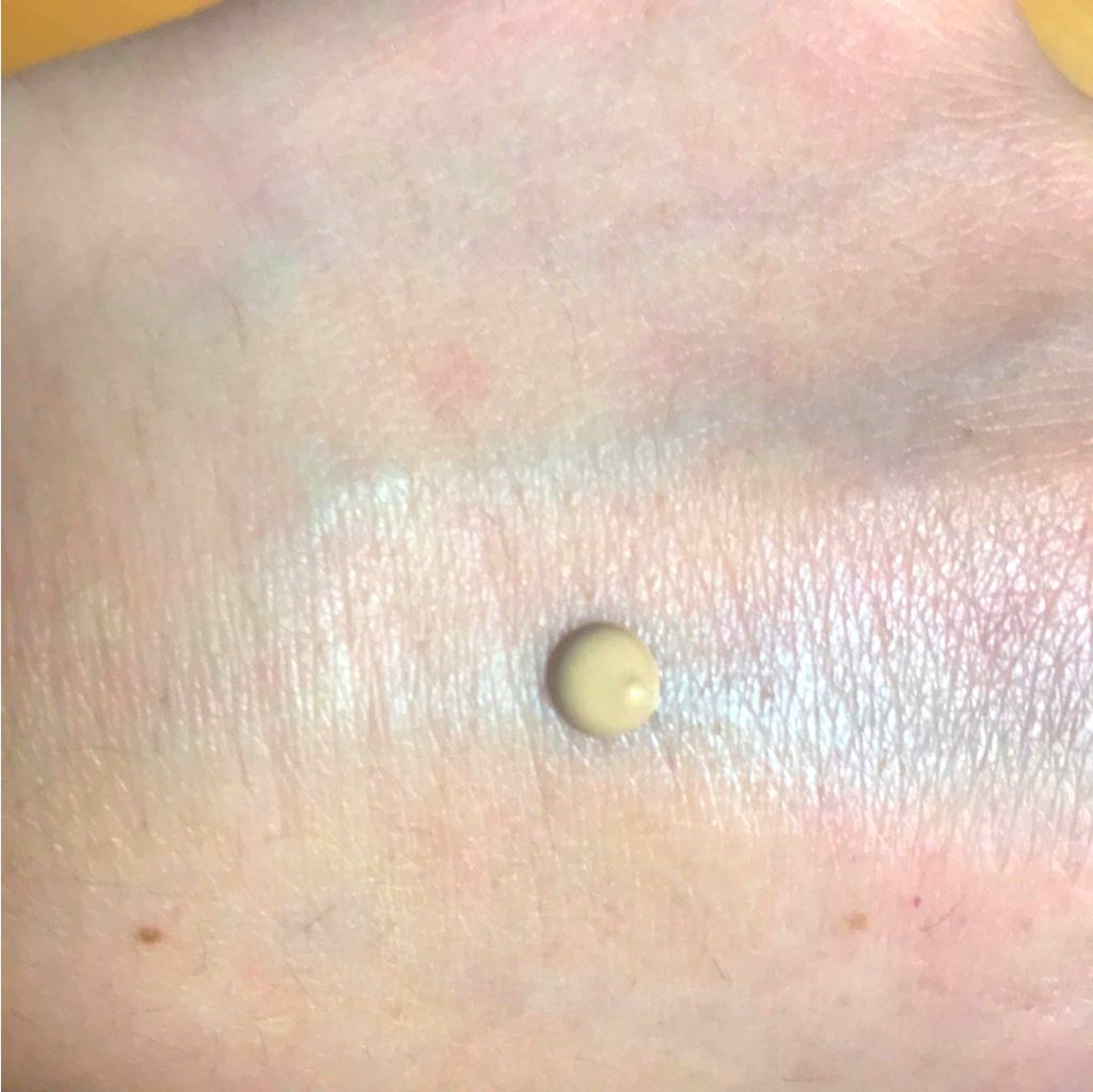 ミネラルフローレスリキッドファンデーション ナチュラルベージュ/エトヴォス/リキッドファンデーションを使ったクチコミ（2枚目）